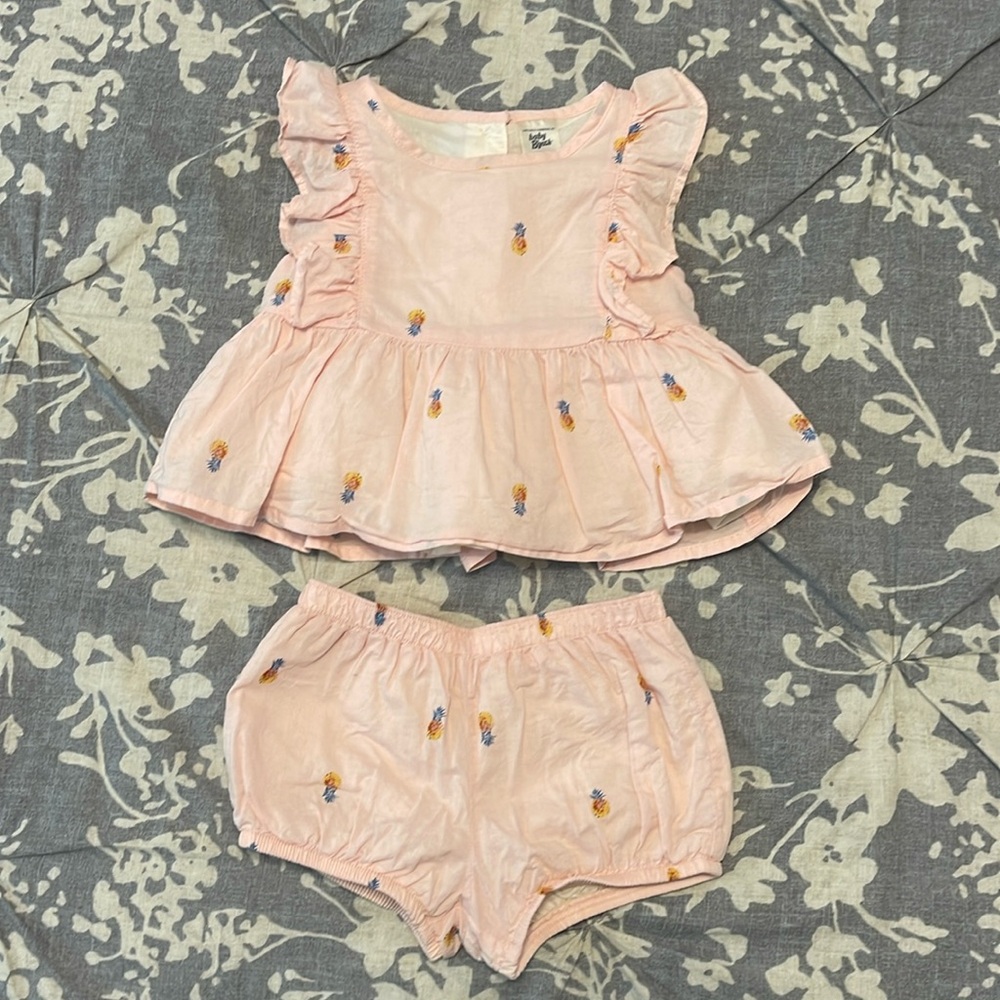 Pineapple Outfit